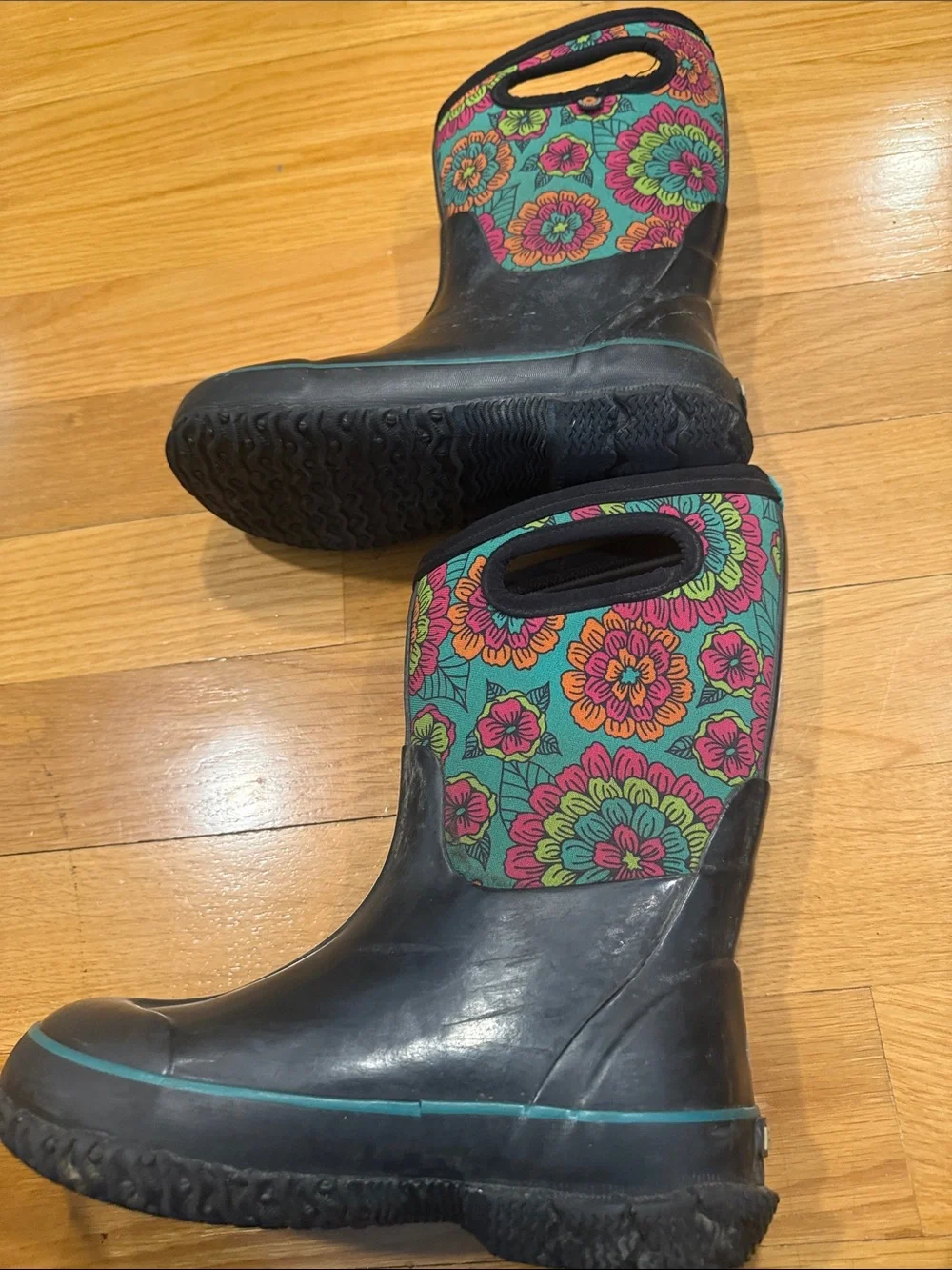 Bogs girls pansies  snow boots size 2 .